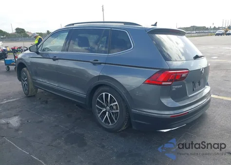 2021 Volkswagen Tiguan 2.0T Se/2.0T Se R-Line Black/2.0T Sel z USA, uszkodzony, nr VIN 3VV3B7AX2MM108989